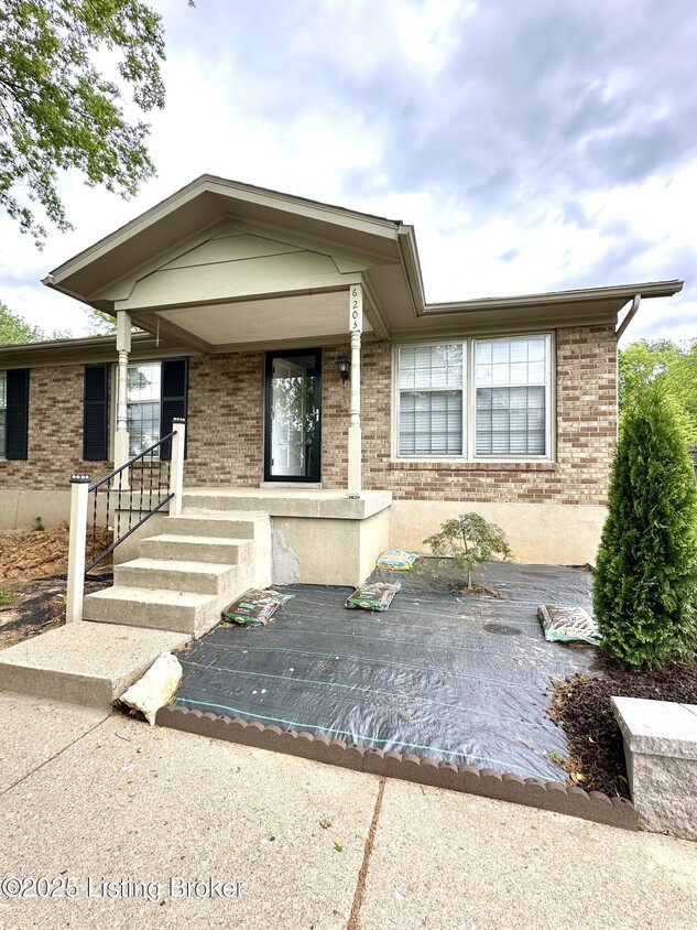 Foto principal - 6203 Lynnchester Dr