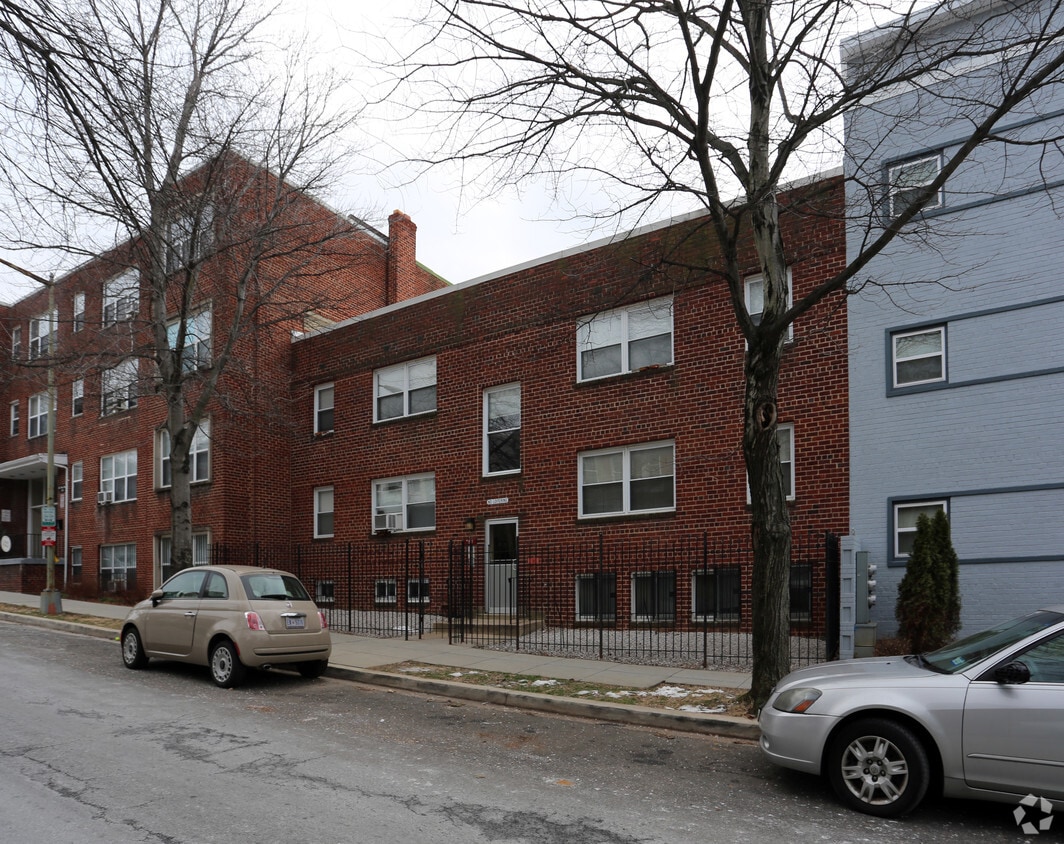 Building Photo - 754 Girard St NW