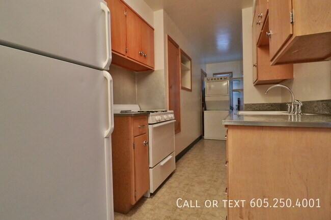 Building Photo - 1 bedroom walking distance from Avera!