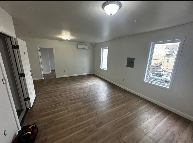 Building Photo - 819 West Side Ave
