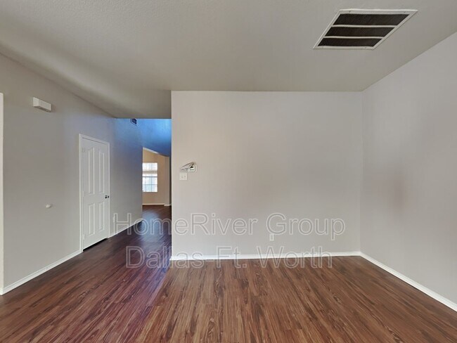 Foto del edificio - 5841 Show Master Ln