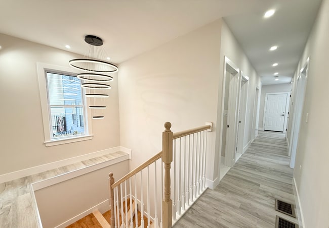 Building Photo - 10 Cawfield St
