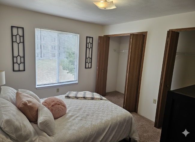 Building Photo - 100 Raleigh Ct