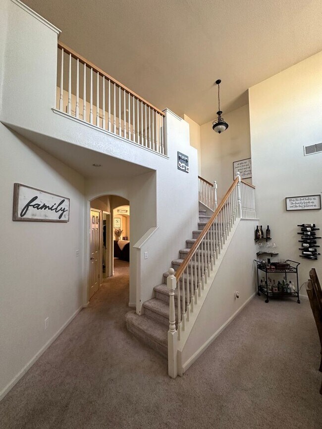 Building Photo - Beautiful 4/2.5 North Natomas Court Locati...