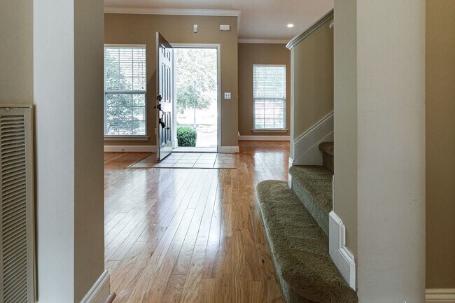 Building Photo - 614 Springlake Dr