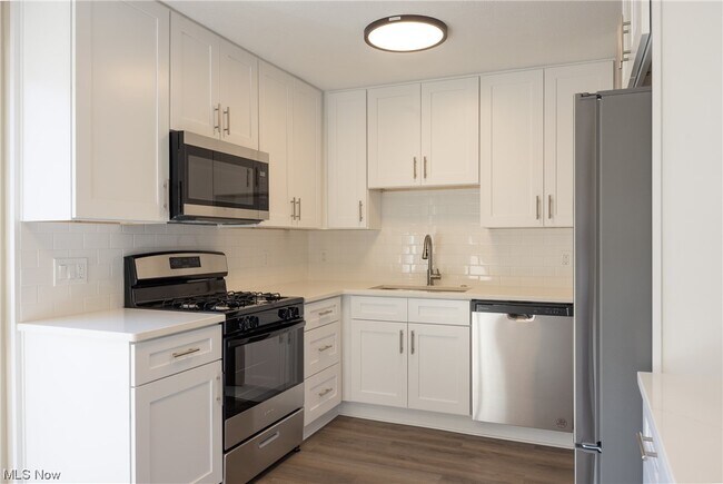 Building Photo - 993 Cornell Ct