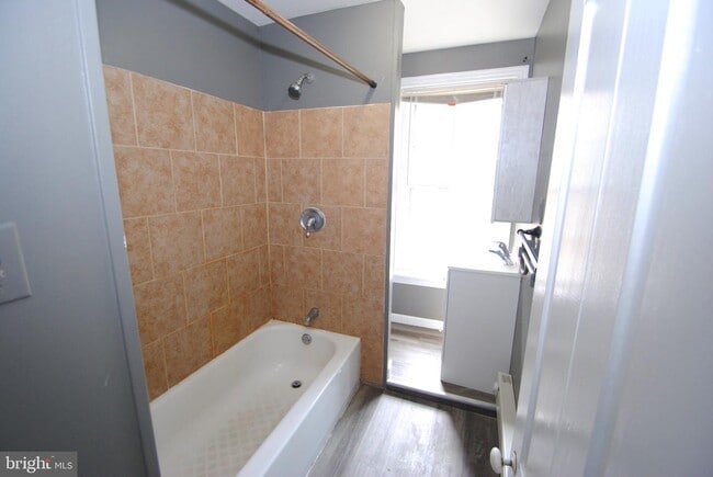 Foto del edificio - 317 E Union St