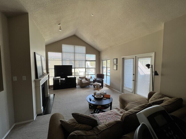 Photo du bâtiment - 550 Blue Girl Way