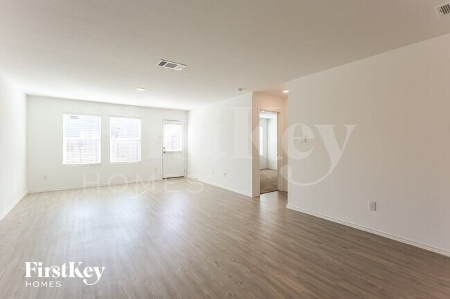 Foto del edificio - 5174 Fowler Crst