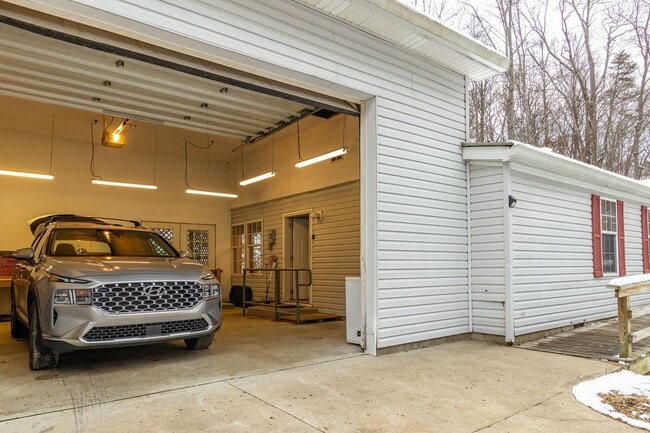 Building Photo - Hocking Hills Home For Rent