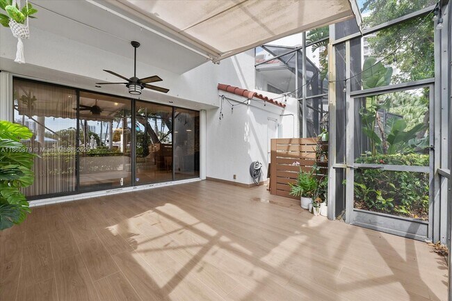 Foto del edificio - 3602 Yacht Club Dr