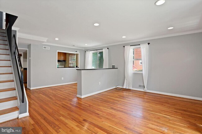 Foto del edificio - 6104 Longfellow St