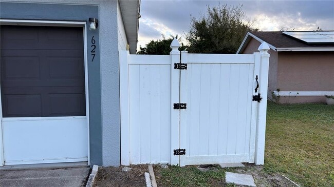 Foto del edificio - 627 Fisher Ct