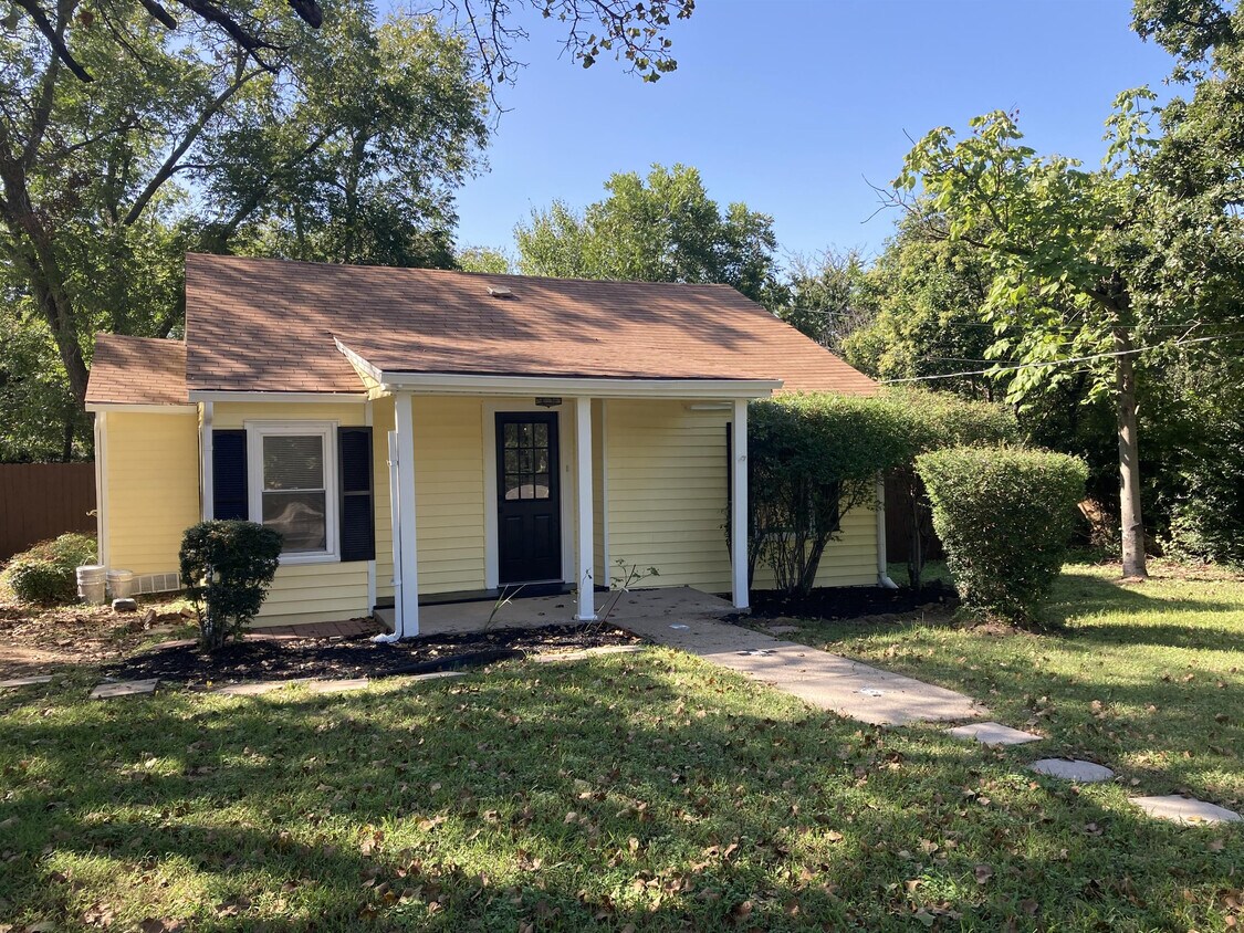 Primary Photo - 1009 E Sherman Dr
