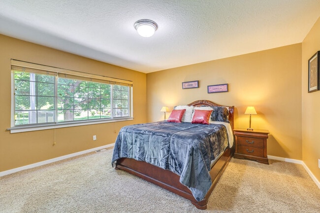 Foto del edificio - 390 W Crestline Dr