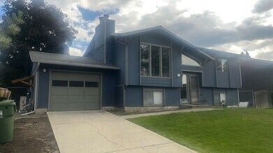 Building Photo - 814 E Brady Ct