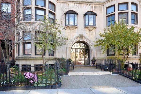 Building Photo - 853 Beacon St