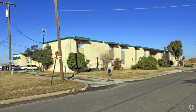 Building - Planet Plaza Apartments