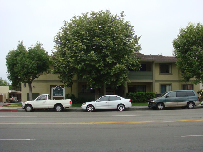 Building Photo - Lido Apartments - 240-244 S Esplanade