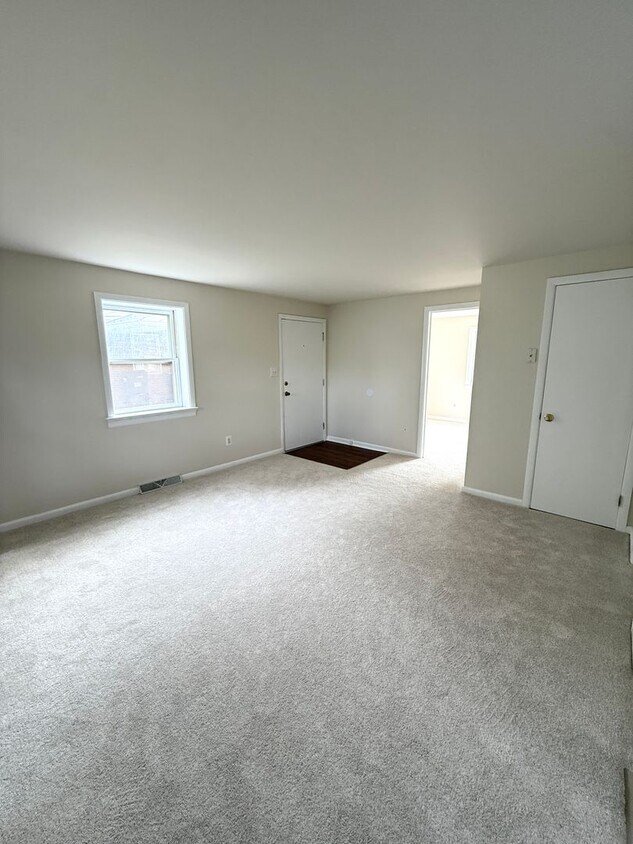 Primary Photo - Refreshed One Bedroom in the City
