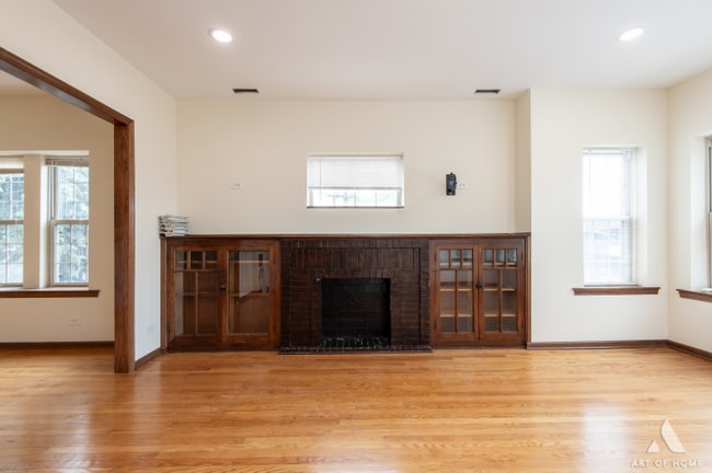Building Photo - 3301 N Kilbourn Ave