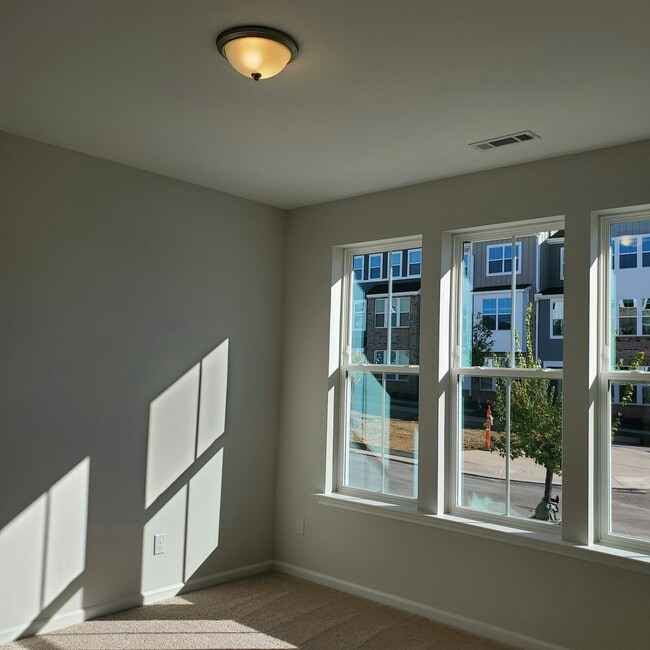 Building Photo - 103 Hickory Plns Rd