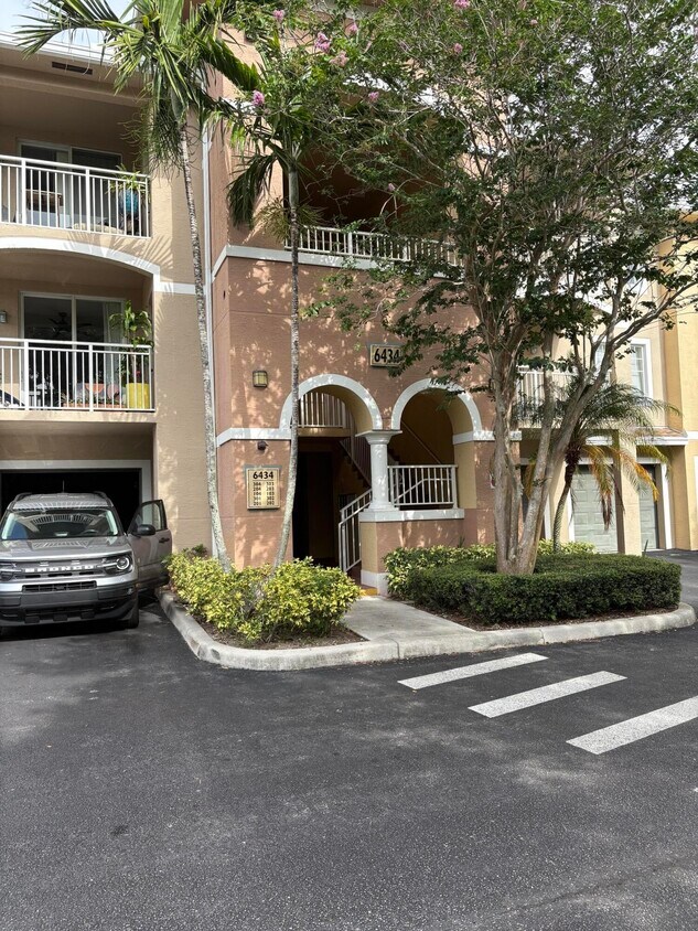 Foto principal - 6434 Emerald Dunes Dr