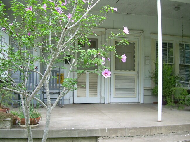 Foto del edificio - 5647 East Side Ave