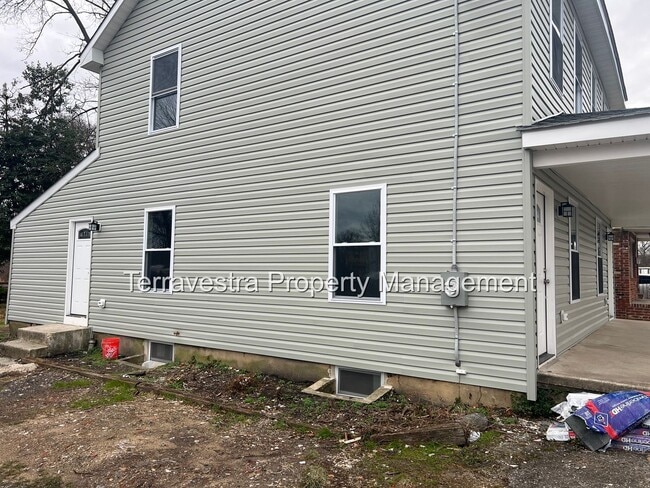 Building Photo - 440-442 S Barber Ave