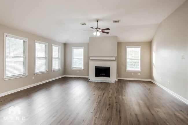 Building Photo - 598 Orangewood Dr