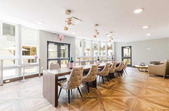 Foto del edificio - 24 University Pl Blvd