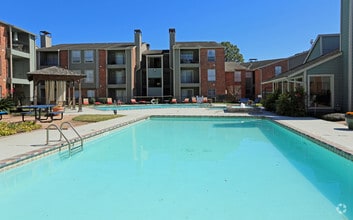 Building Photo - Venetian Apartamentos Houston