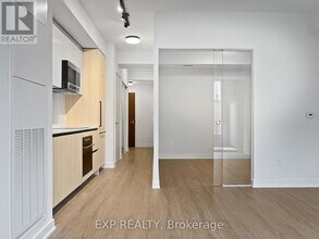 Building Photo - 425 Front St E