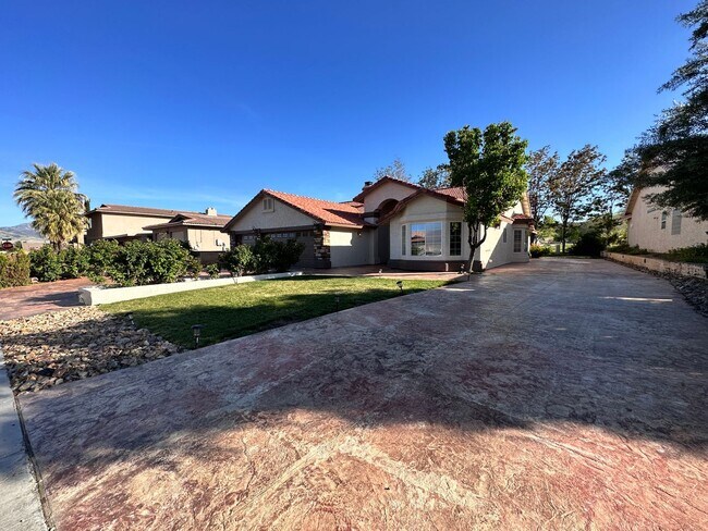 Building Photo - Beautiful Furnished 3 Bedroom Home on Cerb...