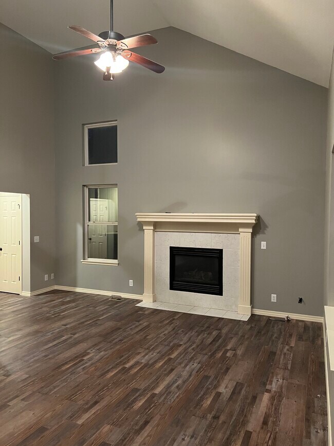 Foto del edificio - 7720 W 148th St
