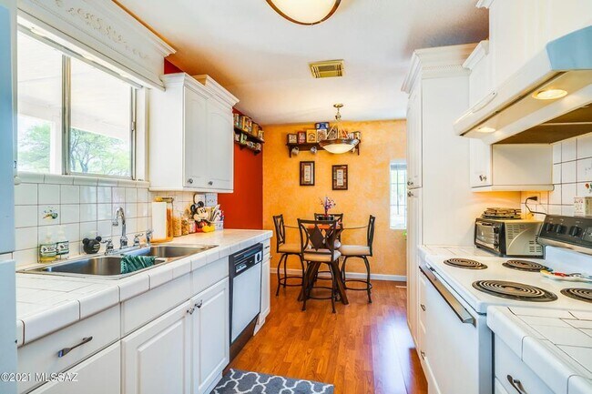 Building Photo - 650 S Tudor Pl
