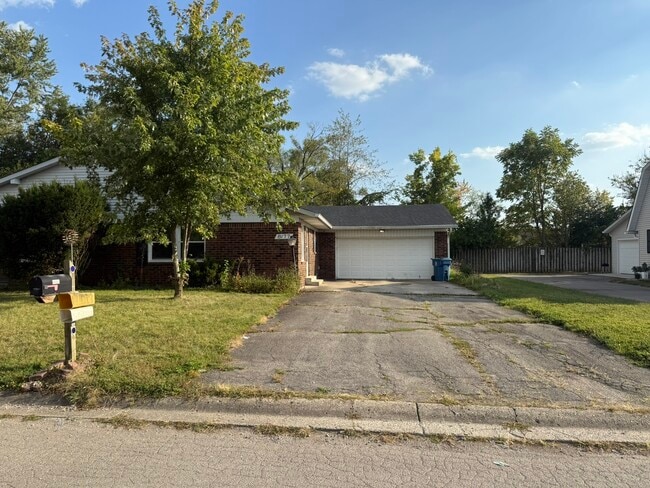 Building Photo - 8175 Old Farm Ln