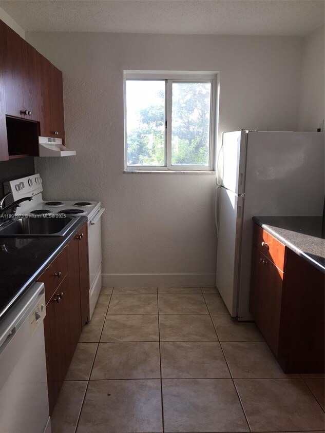 Foto del edificio - 458 SW 10th St