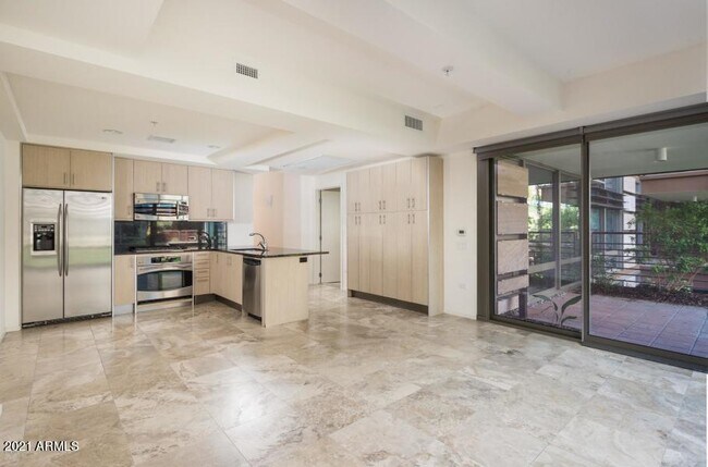 Building Photo - 7117 E Rancho Vista Dr