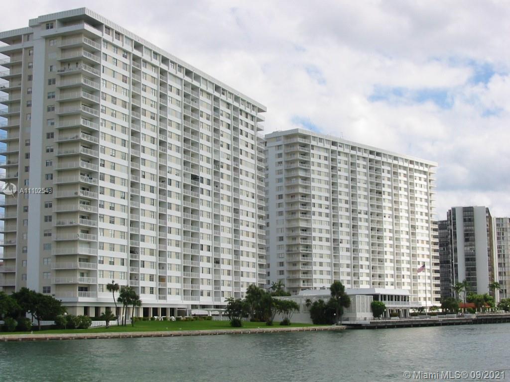 Primary Photo - 300 Bayview Dr
