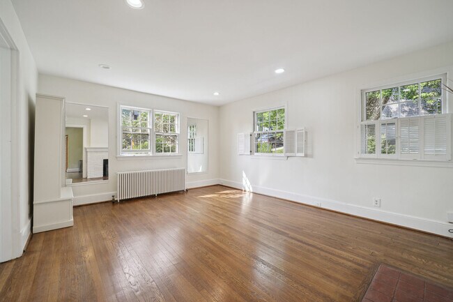 Foto del edificio - 1811 47th Pl NW
