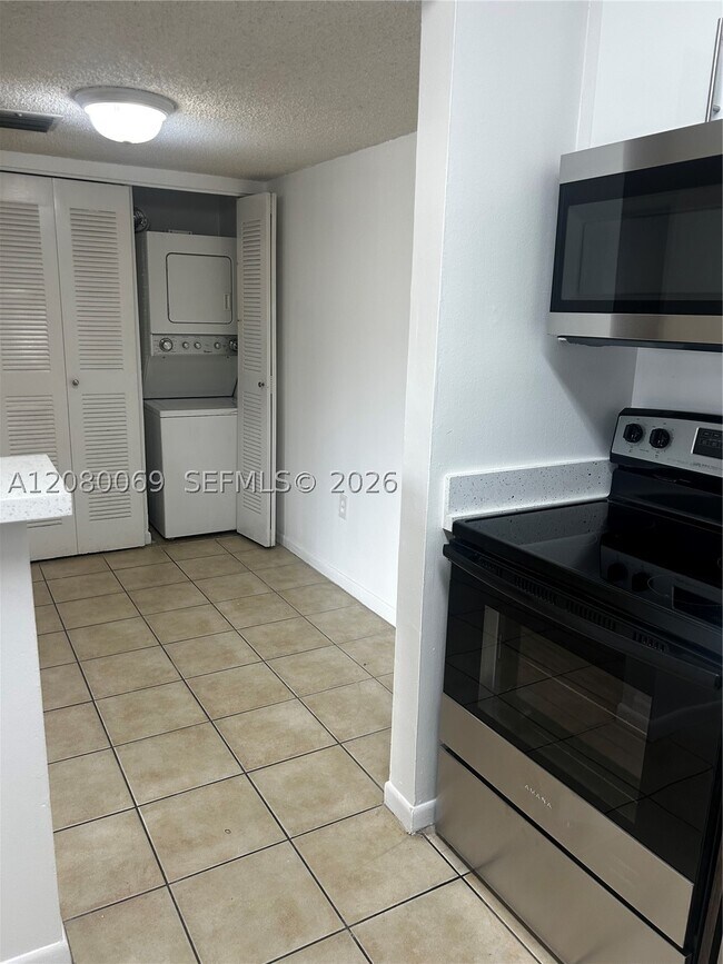 Foto del edificio - 7180 NW 179th St