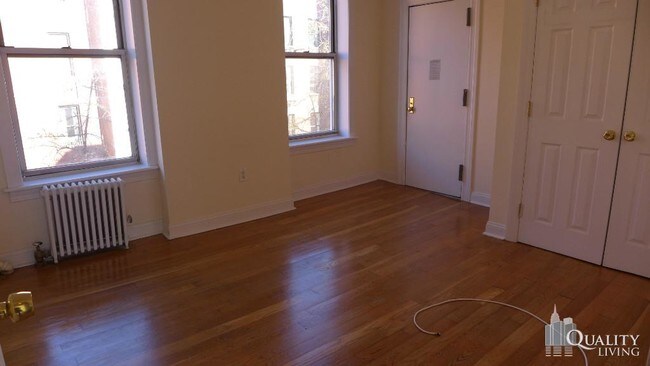 Foto del edificio - 48 1/2 E 7th St