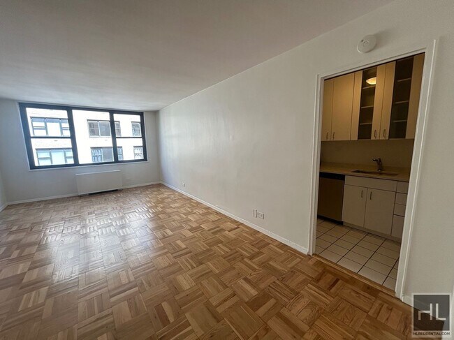 Foto del edificio - EAST 49 STREET