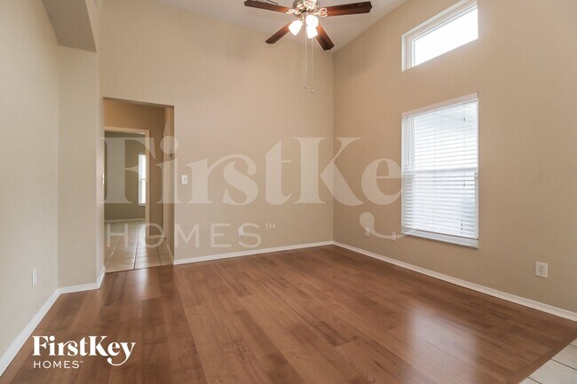 Foto del edificio - 3001 Cardinal Glen Pl