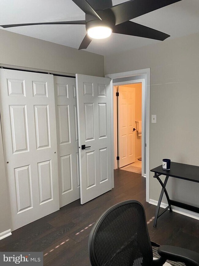 Building Photo - 814 Diamond Dr