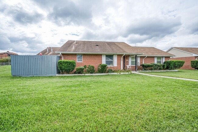 Building Photo - Neat 3-Bedroom Patio Home for Rent in Quie...