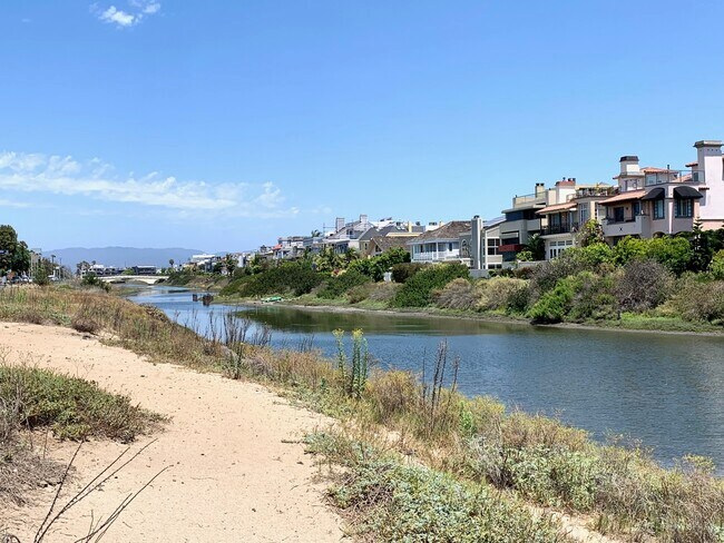 Lagoon View - 20 Topsail St