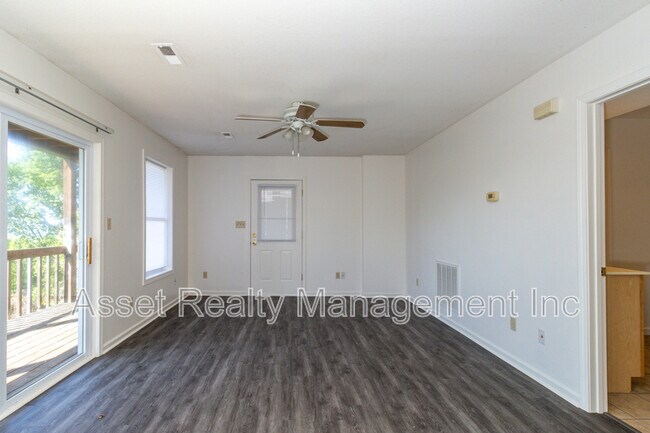 Foto del edificio - 628-616618628 N Cunningham Rd