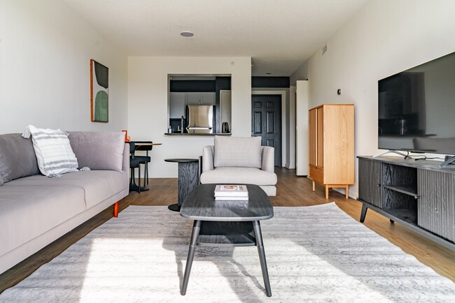 Foto del edificio - 4650 Washington Blvd